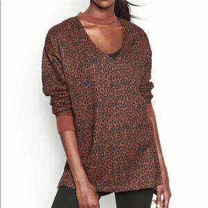 VICTORIA’S SECRET Sport Cheetah Animal Print Choker V Neck Tunic Sweater